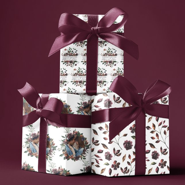 Papier d'emballage de mariage floral aquarelle (Congratulate a special couple with these personalized wrapping paper sheets! )