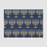 Papier Mousseline Chanoukah menorah<br><div class="desc">Menorah juive avec des bougies sur du papier d'emballage bleu arrière - plan.</div>