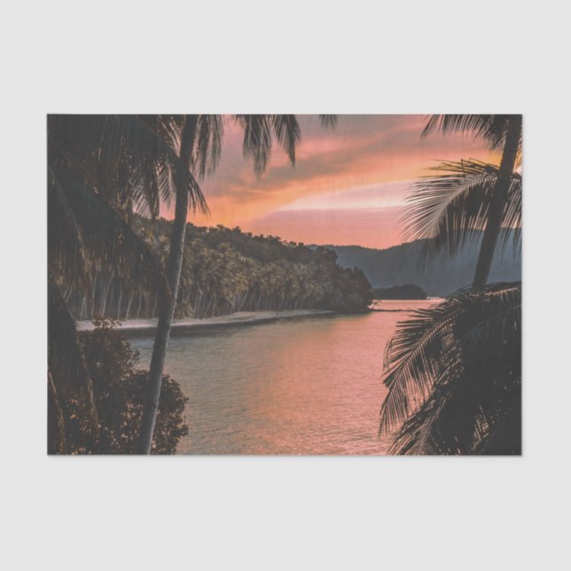 Papier Mousseline Coucher de soleil sur l'île tropicale le soir sur  (Recto)
