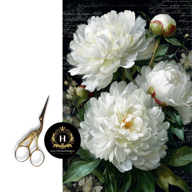 Papier Mousseline Découpage de fleurs de pivoines blanches (Turn an Old Trunk into a Botanical Treasure Chest)