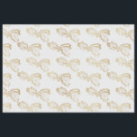 Papier Mousseline Gold Winter Feuilles Berries White Christmas<br><div class="desc">Ajoutez une touche de luxe de vacances à vos cadeaux avec ce papier de tissu à thème de Noël magnifiquement festif. Doté d'un arrière - plan blanc immaculé et décoré d'un motif de feuilles d'hiver dorés et de baies, ce design dégage élégance et charme saisonnier. Les délicats détails dorés des...</div>