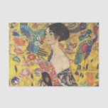 Papier Mousseline Gustav Klimt Lady With Fan Art Nouveau Painting<br><div class="desc">Dame Gustav Klimt avec peintre Art Nouveau Fan Ce demi-portrait d'une belle femme montre un arrière - plan jaune avec des ornements asiatiques, des oiseaux colorés et des fleurs de lotus. La dame porte une robe dans le style d'un kimono imprimé des motifs d'une robe de dragon chinoise. Belle peinture...</div>