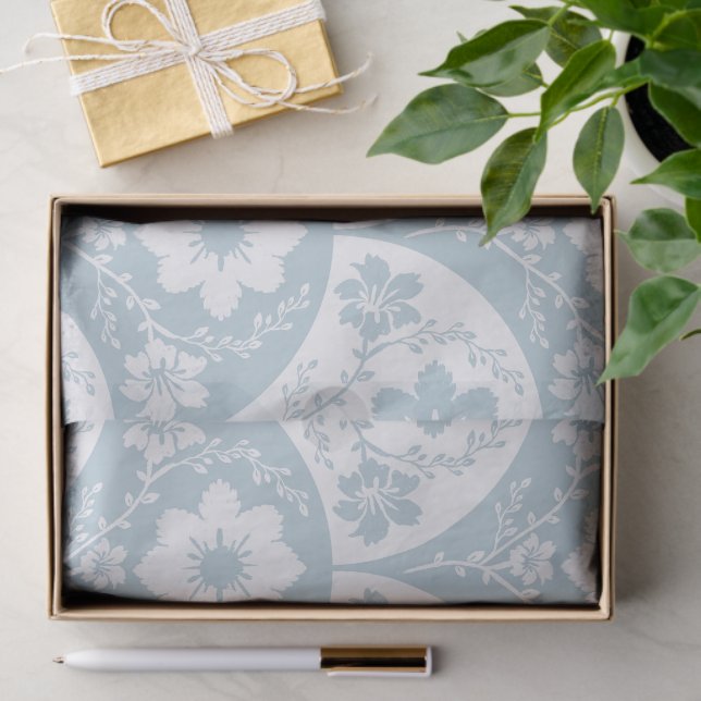 Papier Mousseline Japanese Floral Pattern in Soft Blue and White (Cadeau)