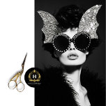 Papier Mousseline Lunettes de soleil vintage en batterie de verre Ed<br><div class="desc">Faites preuve d'audace et de créativité grâce à ce papier de papier de papier de papier de feuilleton à billes de verre Vintage. Parfait pour les projets do-it-yourself, l'emballage cadeau ou l'artisanat, ce design pointu offre une combinaison frappante de lunettes de soleil en forme de bâton ornées de strass chatoyants,...</div>