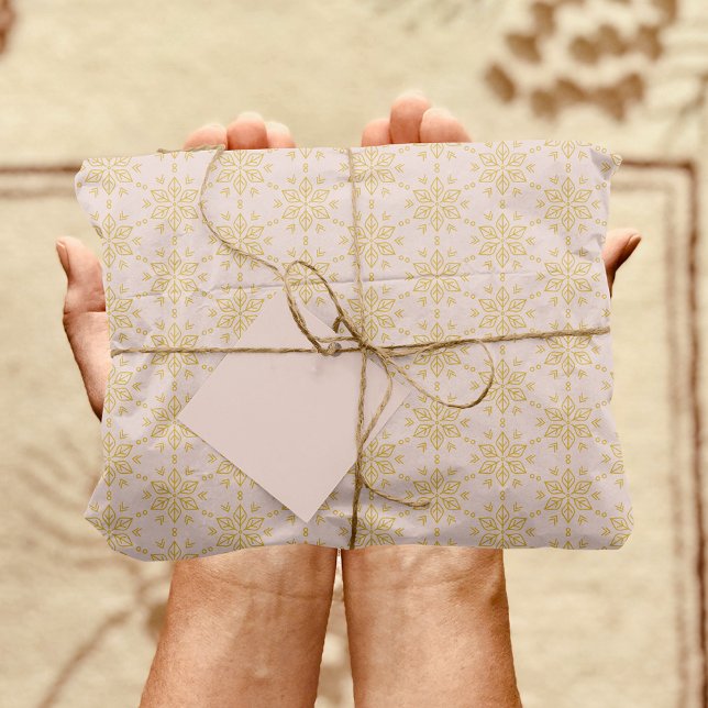 Papier Mousseline Motif Gold Snowflake sur rose (Gold Snowflake Pattern on Pink Tissue Paper)