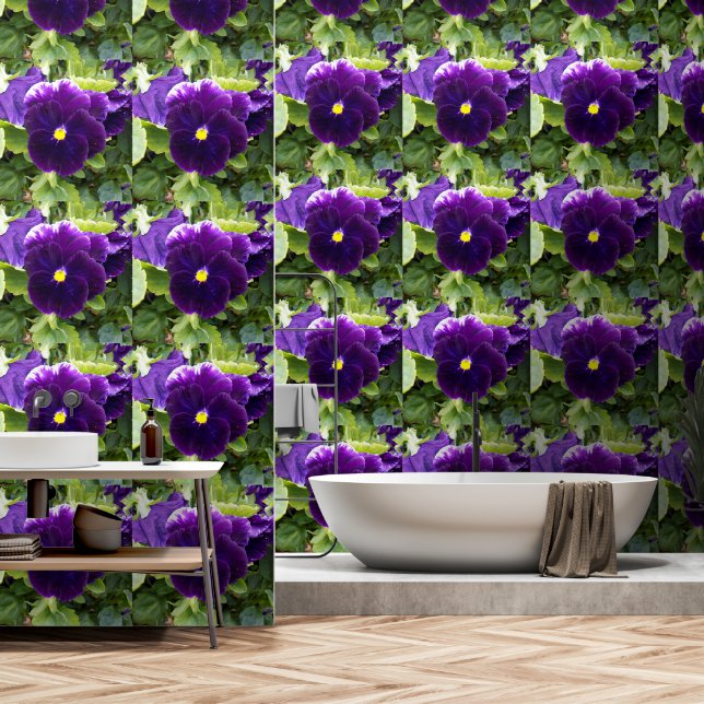 Papier Peint Clusters de Pansy Profond Violet : Beauté majestue (Salle de bain)
