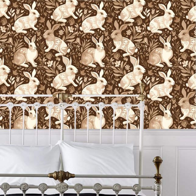 Papier Peint Cottagecore Fantastique lapins (Cottagecore Fancy Rabbits Wallpaper behind a white metal bed frame. )