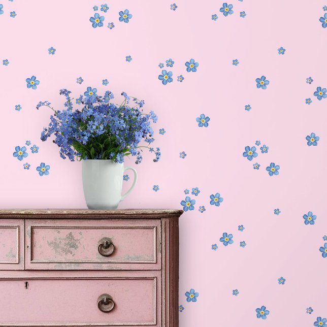 Papier Peint Fleurs de myosotis aquarelle bleue - rose (Rosa Tapete mit Millefleurs Vergissmeinnicht Blüten und Kommode mit  Blumenstrauß)