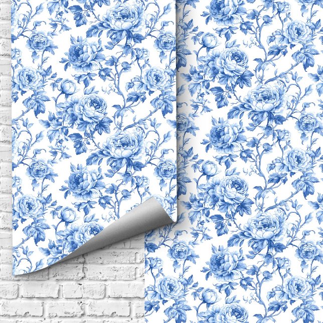 Papier peint floral à motifs roses de toile bleue  (Grandmillennial Blue Toile Roses Floral Wallpaper Design)