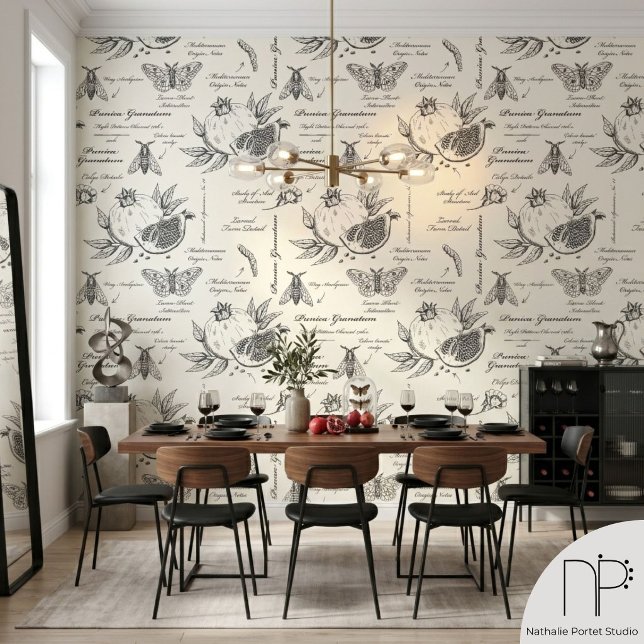 Papier Peint Grenade et papillon de la Méditerranée (Hand drawn scientific pomegranate and mediterranean moth wallpaper on warm neutral background)