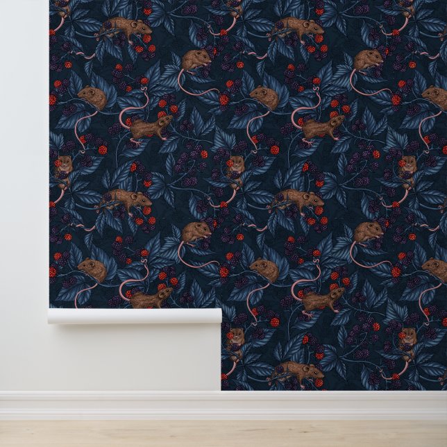 Papier Peint Souris et mûres sur fond bleu marine (Application)