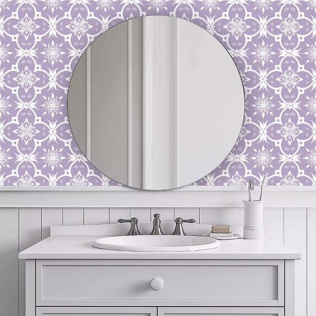 Papier Peint Violet géométrique monochromatique (Monochromatic Elegant Turquoise Wallpaper in a white bathroom.)