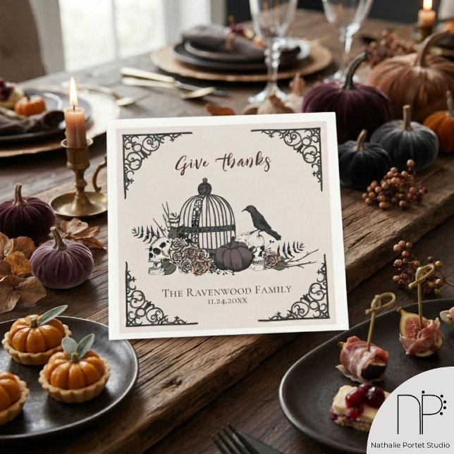 Papier Serviette de table en cage à oiseaux de remercieme (This gothic thanksgiving napkin features hand-drawn birdcages and skulls for elegant fall dinners.)