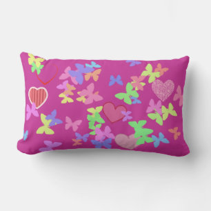 papillon coloré et coeurs aimants oreiller rose