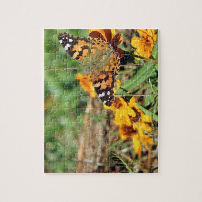 Papillon de la dame peint sur Zinnia Jigsaw Puzzle (Vertical)