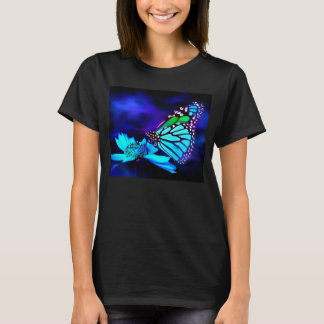 Papillon en T-shirt bleu clair