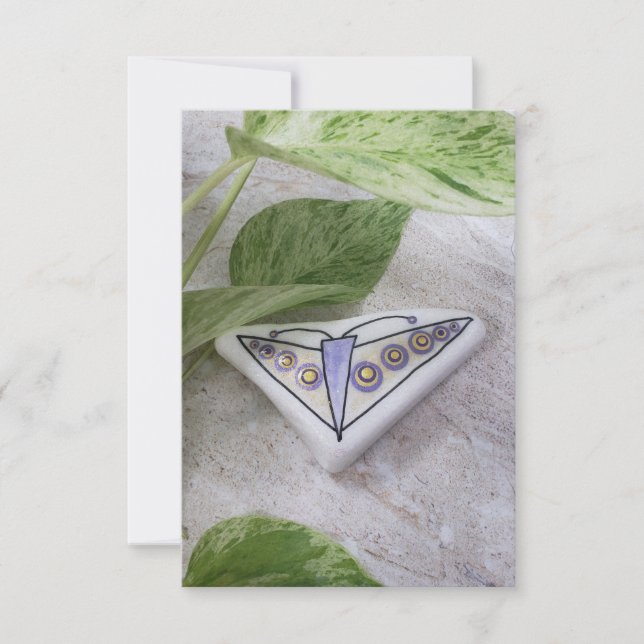 Papillon mauve peint à la main sur pierre de Santo (Devant)