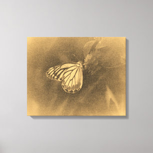 Papillon vintage sur toile enveloppée de fleurs