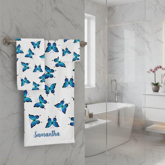 Papillons bleus Ensemble de serviettes de bain (Blue butterflies towel set of 3 with custom name.)