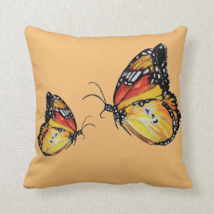 Papillons dessinant le coussin de jet