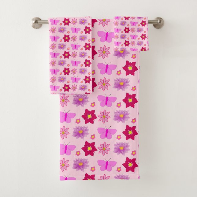 Papillons et fleurs roses pour bébé fille à motifs (En situation)