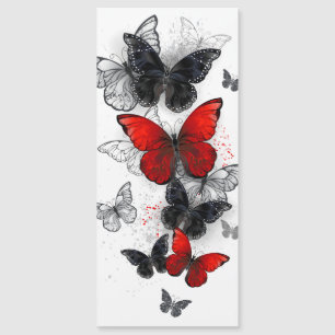 Papillons noirs et rouges volants