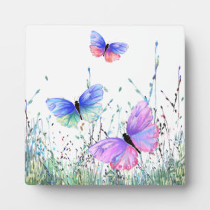 Papillons printaniers volant dans la Plaque nature