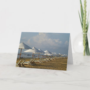 Parapluies de plage de carte vierge
