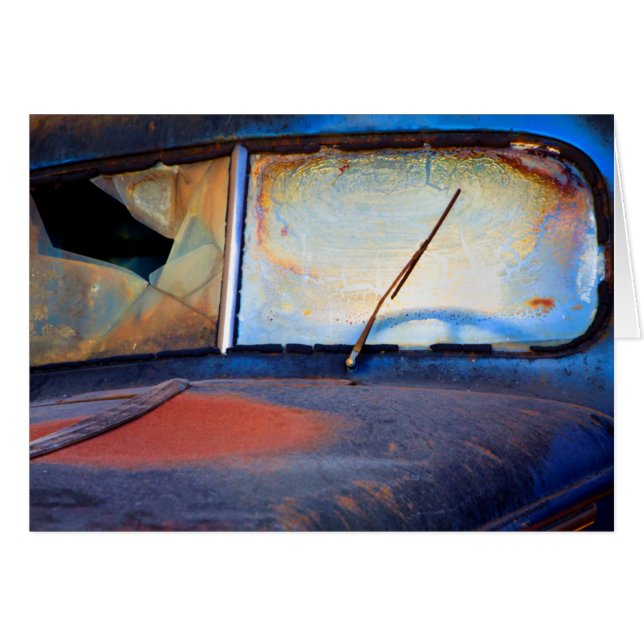 Pare-brise d'un vieux camion rouillé (Devant horizontal)