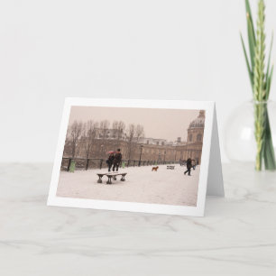 Parisien Marchant À Travers La Carte De Voeux De N