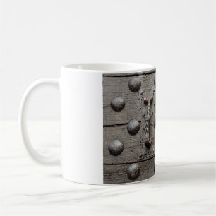 PARTICULARITÉ DE LA PORTE D'UN CHÂTEAU TASSE