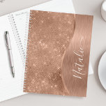 Parties scintillant métal Rose or personnalisé<br><div class="desc">Personnalisez facilement ce métal brossé or rose et le planneur à parties scintillant imitant glamour avec votre propre nom personnalisé.</div>