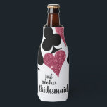 Parties scintillant rose Vegas Bridesmaid Glacière<br><div class="desc">Classez ce long cou avec une "Bridesmaid" entièrement personnalisée et peut refroidir avec un nuage de costumes de carte en parties scintillant rose brillant et noir avec le texte personnalisé pour le nom de la femme de ménage. Réunissez les filles pour célébrer la mariée pour être avec un week-end à...</div>