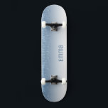 Parties scintillant Skateboard bleu avec nom<br><div class="desc">Personnalisez facilement ce jeu de skateboard en faux parties scintillant rose personnalisé. Faites de ce skateboard votre propre en ajoutant votre texte. Pour accéder aux outils de montage avancés, allez à "Personnaliser ce modèle" et cliquez sur "Détails", faites défiler et appuyez sur le lien "cliquer pour customiser plus loin". Idéal...</div>