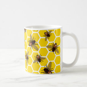 Partout abeilles sur la tasse de tasse de nid