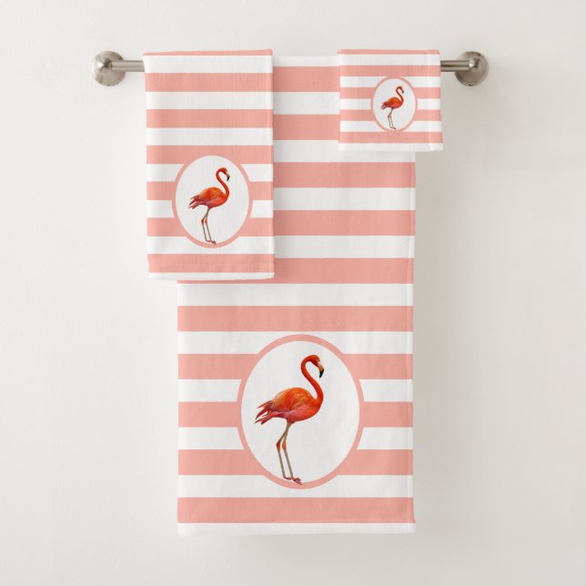 Parure de serviettes de bain rayées corail et blan (En situation)