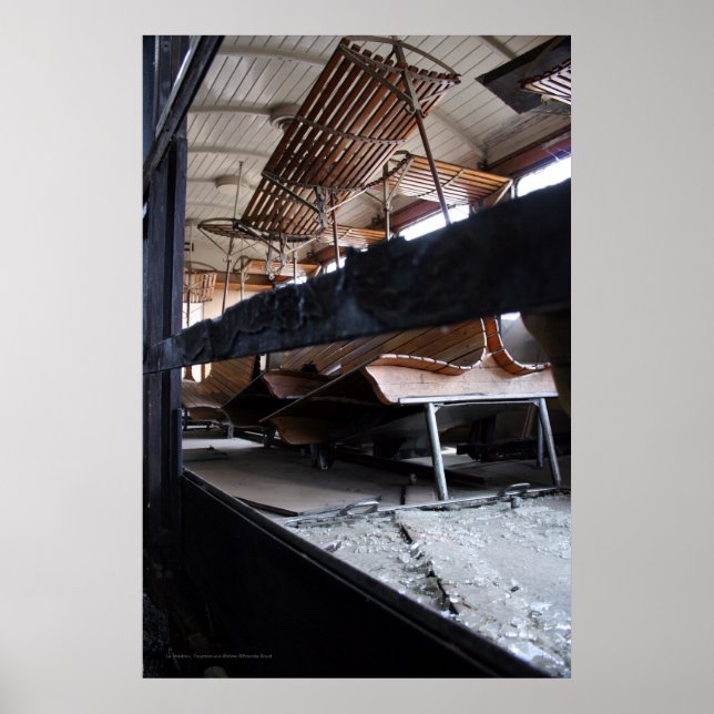 Passenger cars wooden walls down Le Mastrou Poster (Devant)