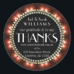 Passion Fire Chalkboard Merci Stickers<br><div class="desc">Typographie de tableau sur cercle rouge feu, découpée en faux or et Merci diamant pour ajouter à vos Cartes, enveloppes ou faveurs de fête. Personnalisez avec votre texte. Dites Merci à vos invités qui ont assisté à votre fête ou d'en coller une lorsque vous livrez quelque chose que votre client...</div>