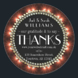 Passion Fire Chalkboard Merci Stickers<br><div class="desc">Typographie de tableau sur cercle rouge feu, découpée en faux or et Merci diamant pour ajouter à vos Cartes, enveloppes ou faveurs de fête. Personnalisez avec votre texte. Dites Merci à vos invités qui ont assisté à votre fête ou d'en coller une lorsque vous livrez quelque chose que votre client...</div>