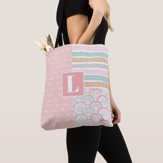 Patchwork Love Hearts Rainbow Monogram Sac fourre- (De près)