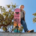 Patins Futuristes Palm Skateboard Personnalisés<br><div class="desc">Palm Tree Futuristic Retro Design Skateboard Conçu par Dream Big Digital Design Un skateboard tropical avec un coucher de soleil rose design abstrait.</div>