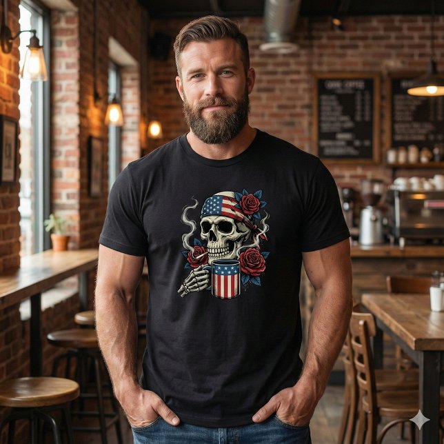 Patriotic American Skull Coffee & Roses T-Shirt (Créateur téléchargé)
