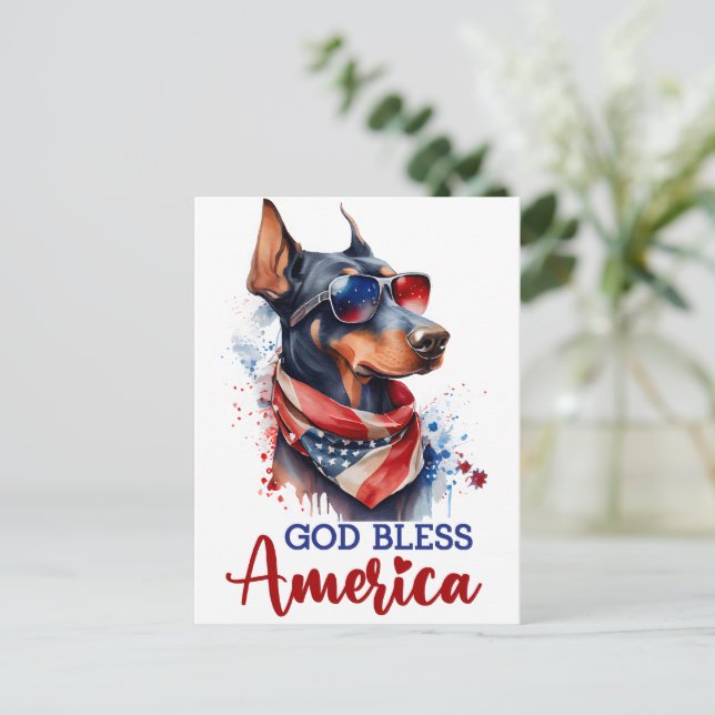 Patriotique Doberman, Carte Postale Dieu Béni Amér (Debout devant)