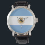 Patriotique, montre spéciale avec Drapeau d'Argent<br><div class="desc">Montrez votre fierté argentine avec notre montre à main exclusive avec le drapeau de l'Argentine ! Conçue avec précision et style, cette montre à main intègre l'emblématique drapeau argentin dans son design élégant et sophistiqué. Les couleurs vibrantes du drapeau sont bien visibles sur le visage de la montre, offrant un...</div>