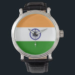 Patriotique, montre spéciale avec Drapeau de l'Ind<br><div class="desc">Découvrez l'esprit de l'Inde avec notre magnifique montre à main avec le drapeau tricolore ! Ce garde-temps élégant présente fièrement le design emblématique du drapeau indien. La sangle de montre et le cadran élégamment affichent les couleurs safran, blanc et vert, avec l'Ashoka Chakra en bleu marine centré sur la bande...</div>