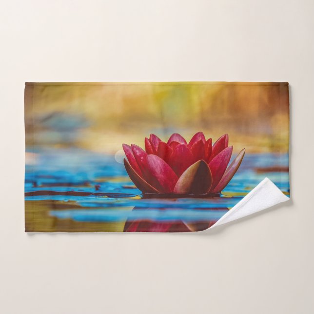 Paysage à la Fleur de Lotus Rouge, Zen (Serviette à main)