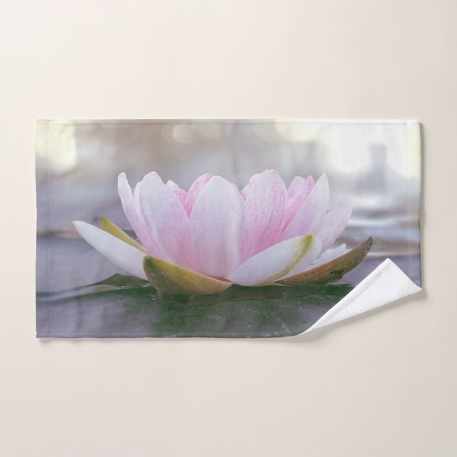 Paysage de fleur de lotus rose clair (Serviette à main)