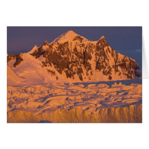 paysage montagneux glaciaire gelé le long de