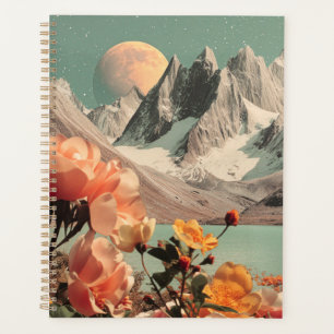 Paysage Montagneux Surréaliste Avec Fleurs en Fleu