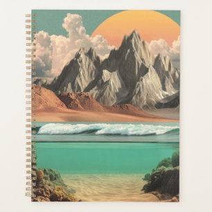 Paysage surréaliste d'océan et de montagnes avec d